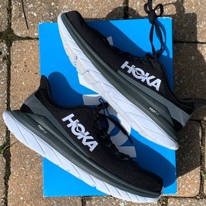 Womens Hoka Mach 4 | Size 10B | 1113529 BDSD | Black + White